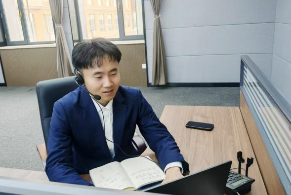 呂達：用聲音溫情守護，以服務(wù)增光添彩
